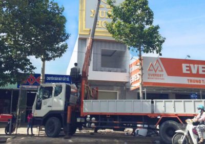 Thi Công Bảng Alu Chữ Vàng Gương LED Hắt Chân | Tiệm Vàng Xuân Hoa